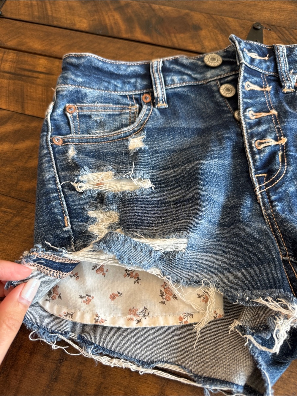 American Eagle Outfitters Blue Denim High-Rise Shorts with Floral Lining - Picture 4 of 6